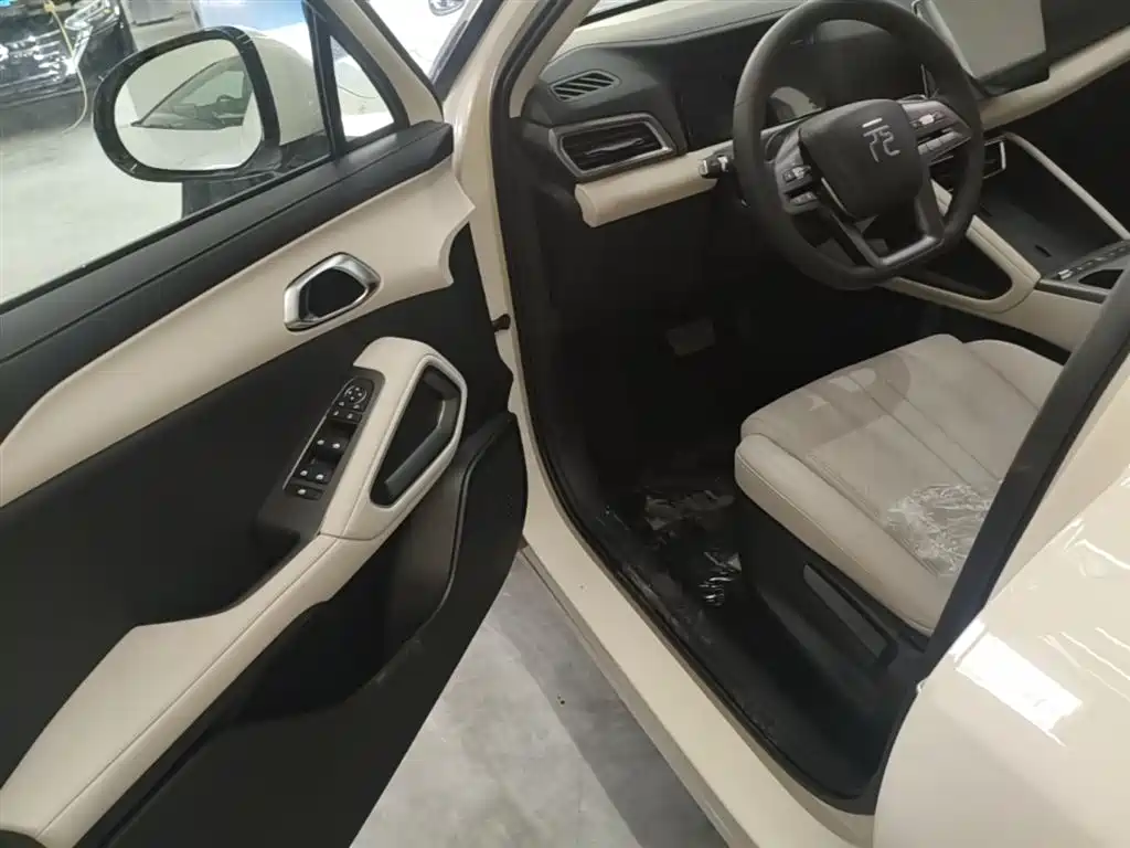 BYD Yuan UP 2025 Model 301KM Navigator фото 16