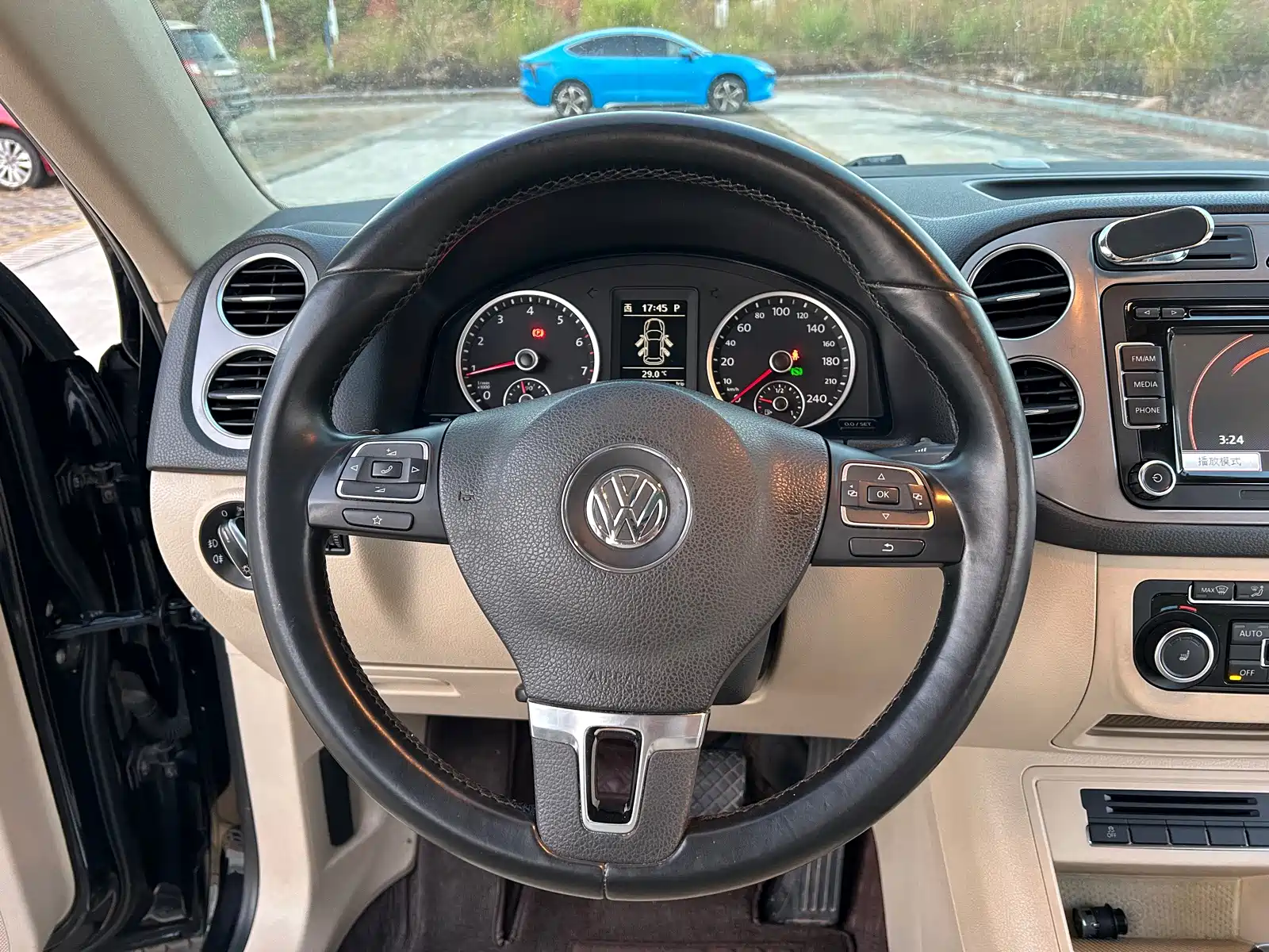 صورة 12 - Volkswagen Tiguan