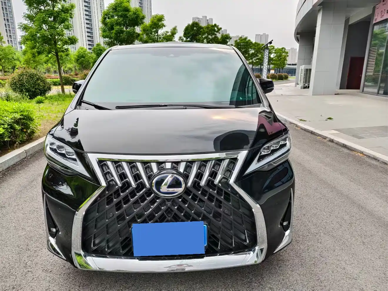Toyota Vellfire 2019 Hybrid 2.5L HV Premium Edition фото 2