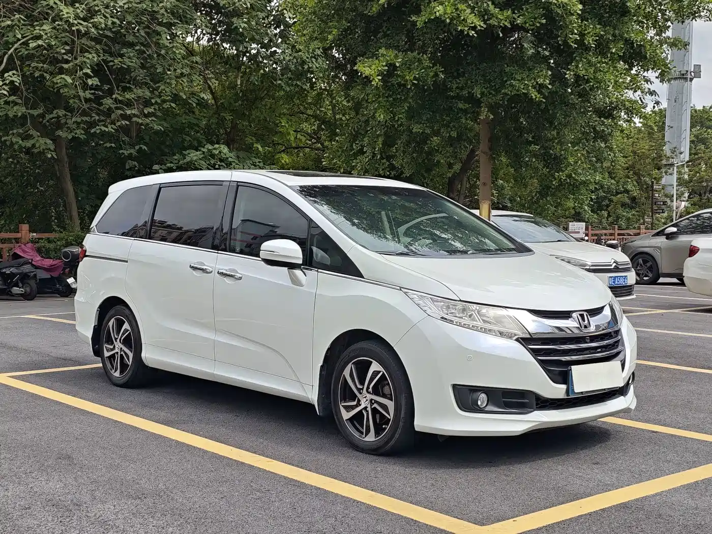 Photo 3 - Honda Odyssey