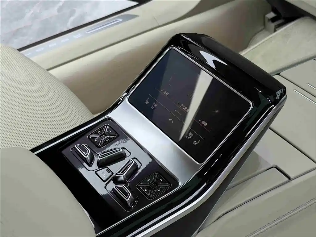 Audi A8 2025 A8L Horch Founder Edition 55TFSI фото 10