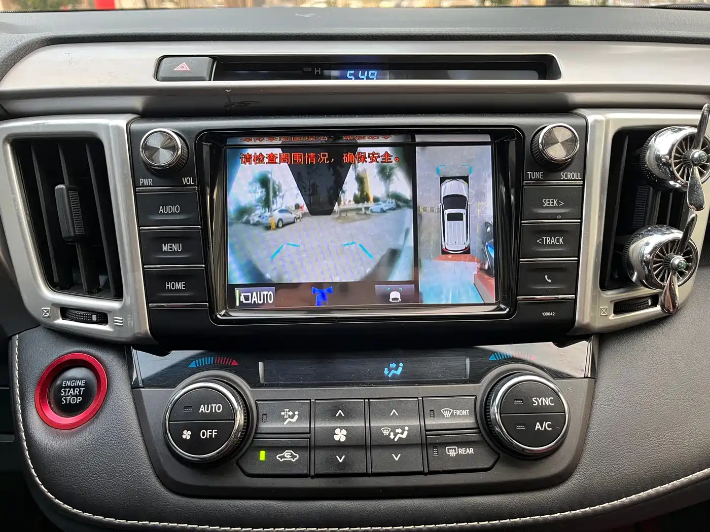 Toyota RAV4 Rongfang 2016 2.0L CVT 2WD Trend (China V) фото 10