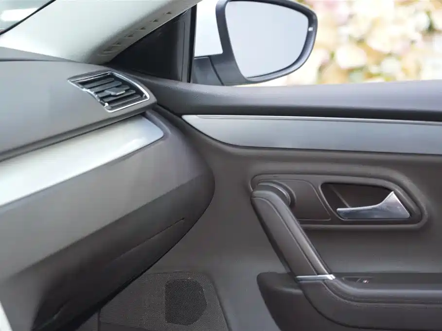 Volkswagen FAW-Volkswagen CC 2018 1.8TSI Luxury фото 18