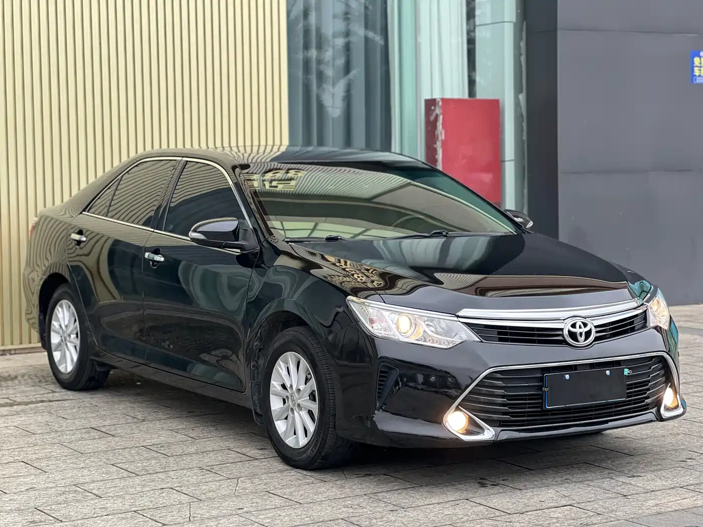 Toyota Camry 2016 2.0G 10th Anniversary Leading Edition фото 3