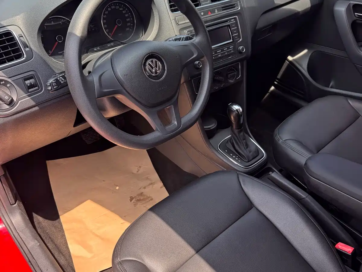 Volkswagen Polo 2014 1.6L Automatic Comfort Edition фото 14