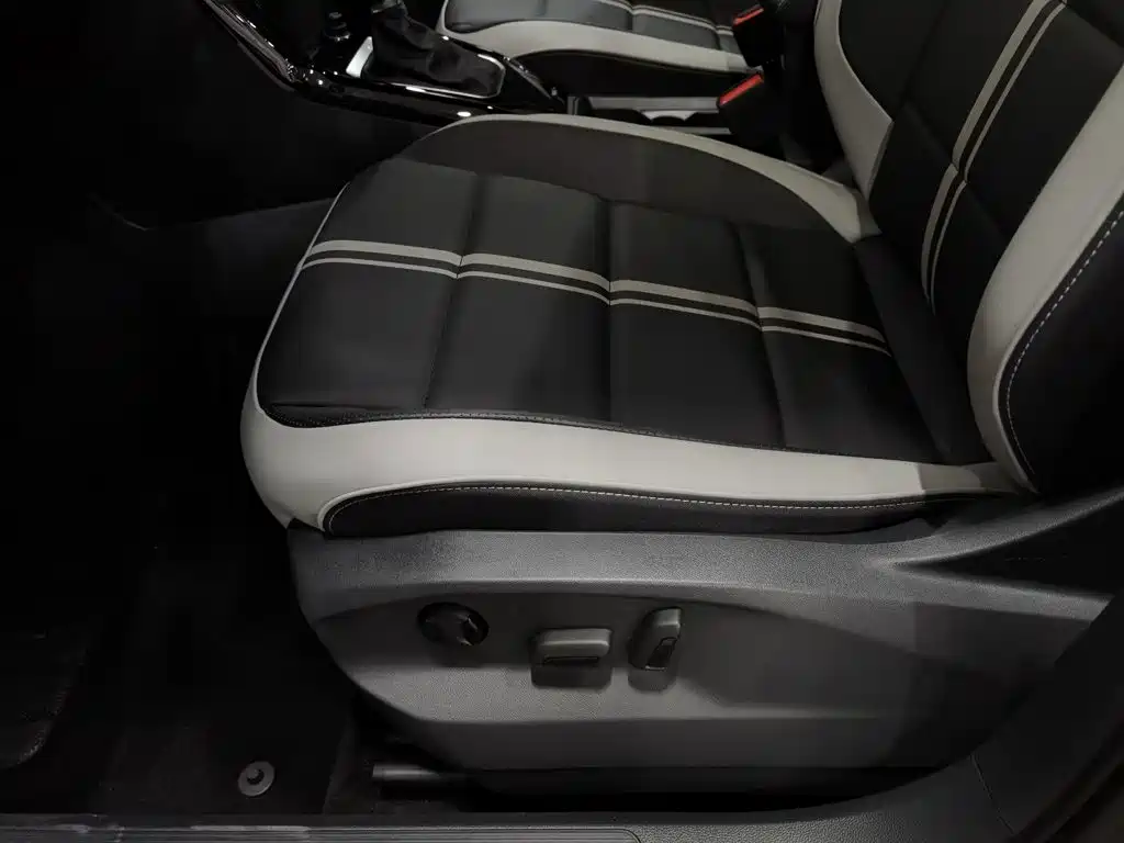 Photo 20 - Volkswagen T-ROC