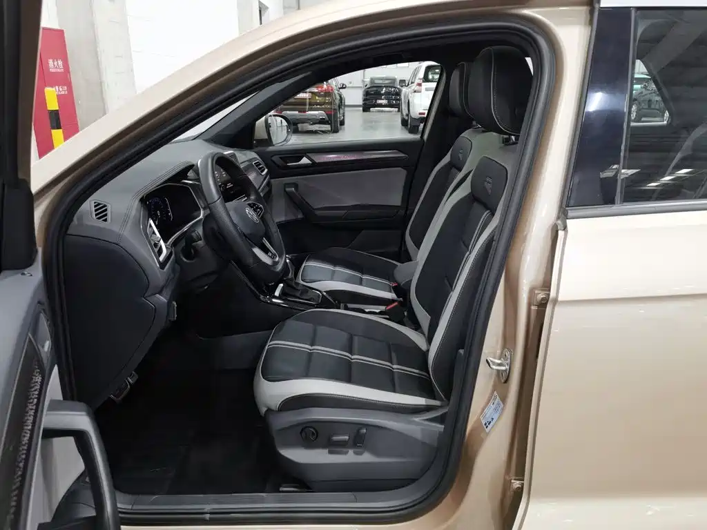 Photo 10 - Volkswagen T-ROC