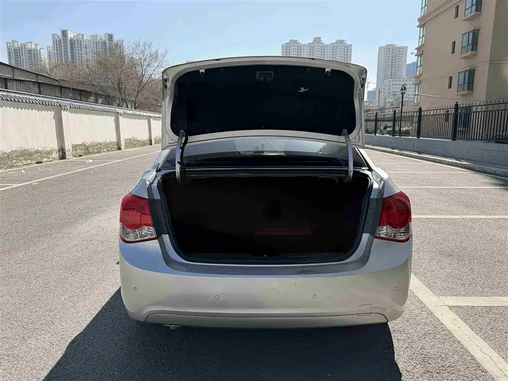 Chevrolet Cruze 2009 1.6L SE MT фото 12
