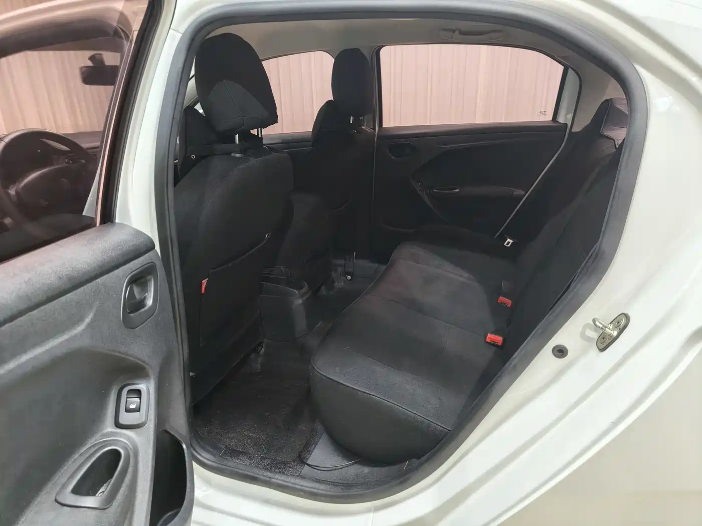 Peugeot 301 2016 1.6L Manual Comfort Edition фото 10