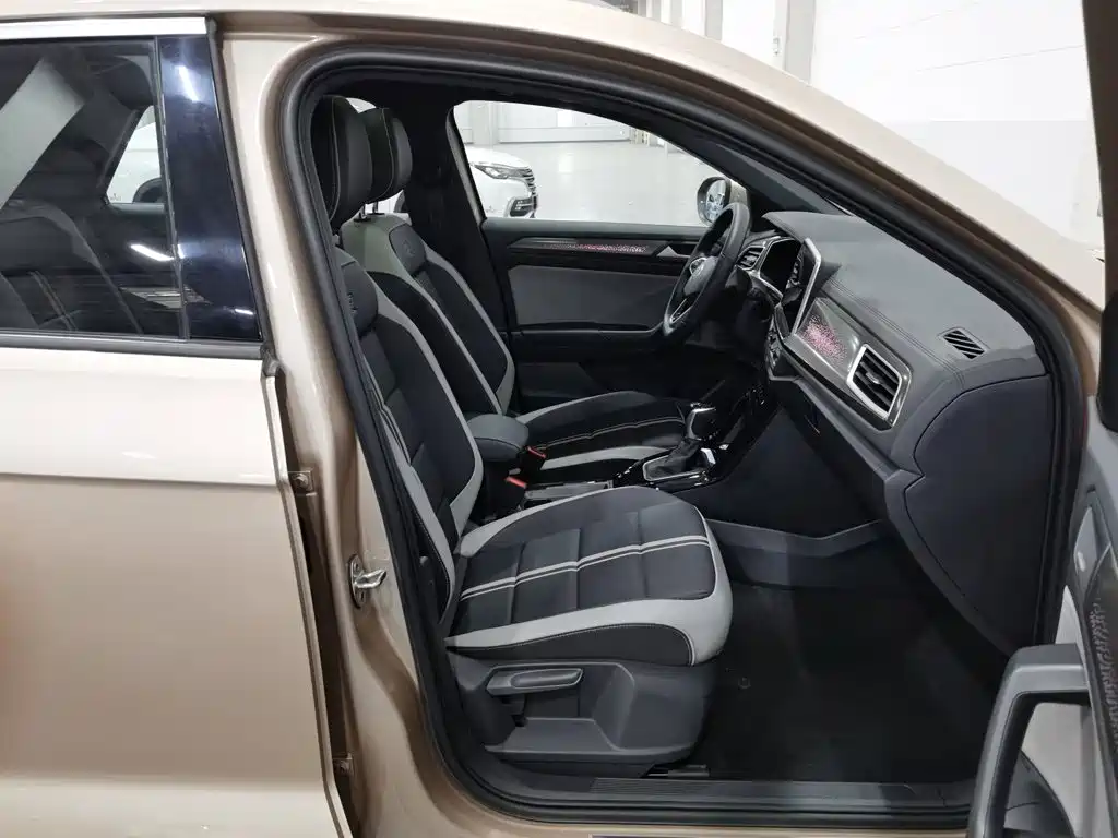 Photo 23 - Volkswagen T-ROC