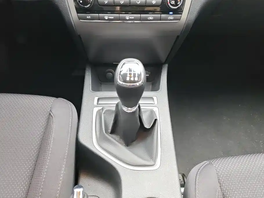 صورة 16 - Hyundai Mistra