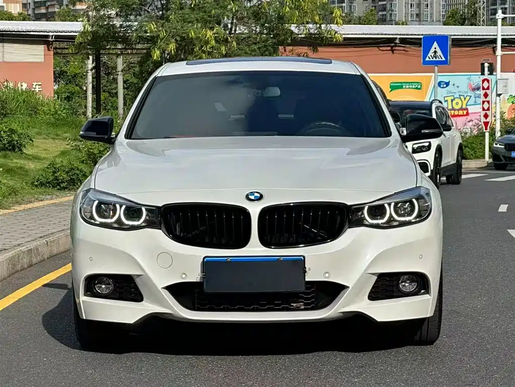 BMW 3 Series GT 2019 320i M Sport Black Night Edition фото 2