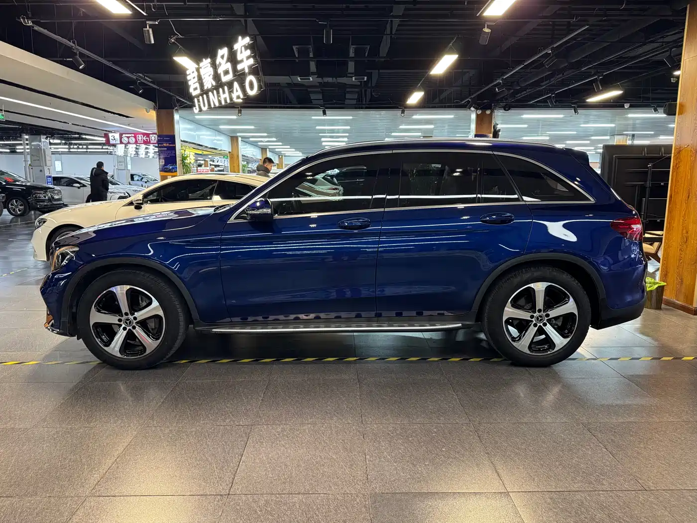 Mercedes-Benz GLC 2018 GLC 260 4MATIC Luxury фото 2
