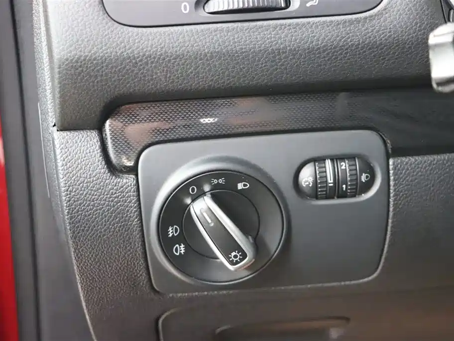 Volkswagen Golf 2012 1.6 Automatic Fashion Type фото 14