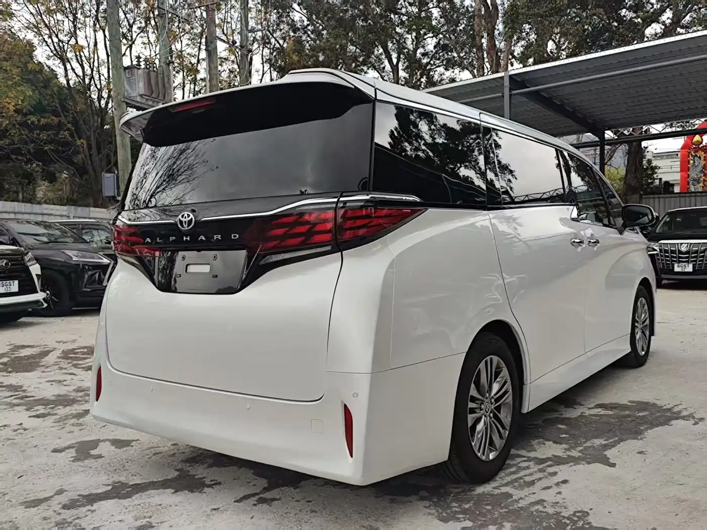 Toyota Alphard 2024 Hybrid 2.5L Ultimate Enjoyment Edition фото 4