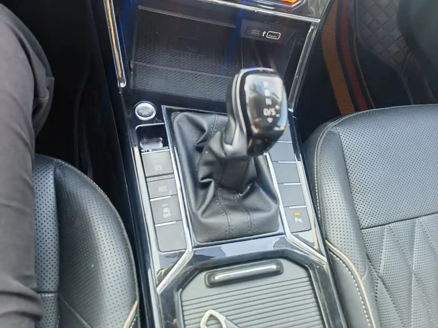 Volkswagen Passat 2020 Facelift 330TSI Luxury China VI фото 13
