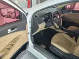 Photo 16 - Hyundai Sonata