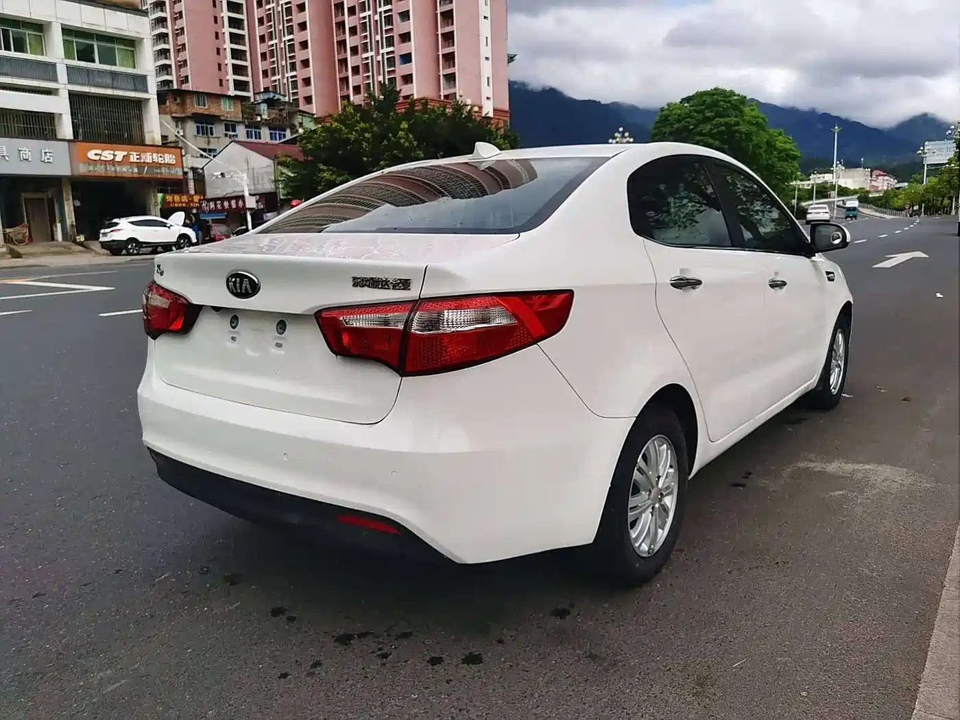 Kia K2 2012 Sedan 1.4L MT GLS Commemorative Edition фото 6