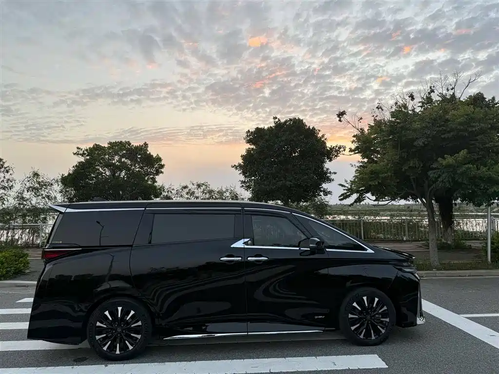 Toyota Vellfire 2023 Crown Hybrid 2.5L HV Premium фото 6