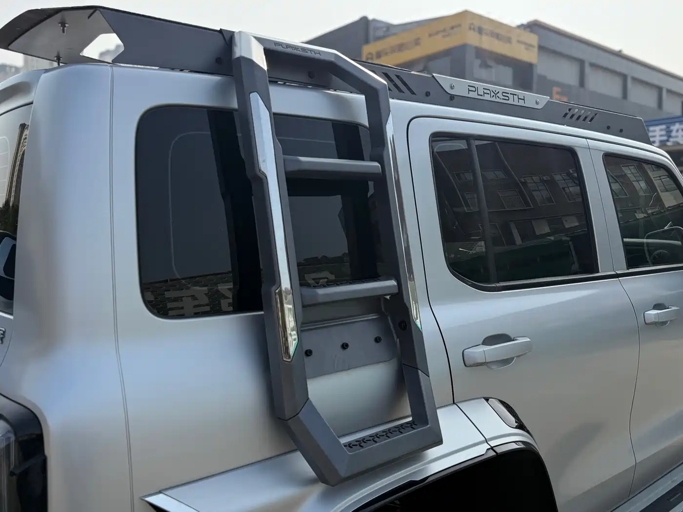 TANK CO CREATION TANK 300