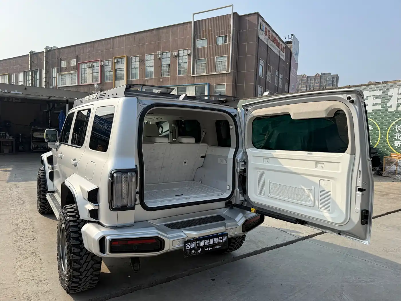 TANK CO CREATION TANK 300