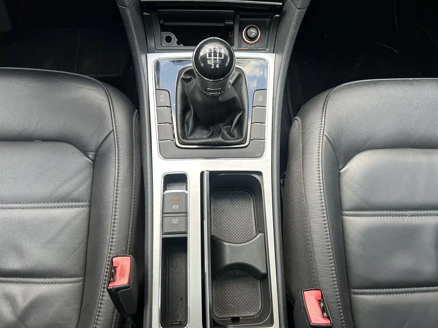 Volkswagen Passat 2014 1.4TSI Manual Luxury Edition фото 16