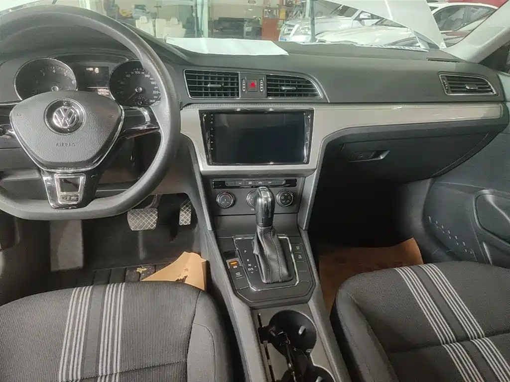 Volkswagen Lamando 2017 230TSI DSG Trend Edition фото 13