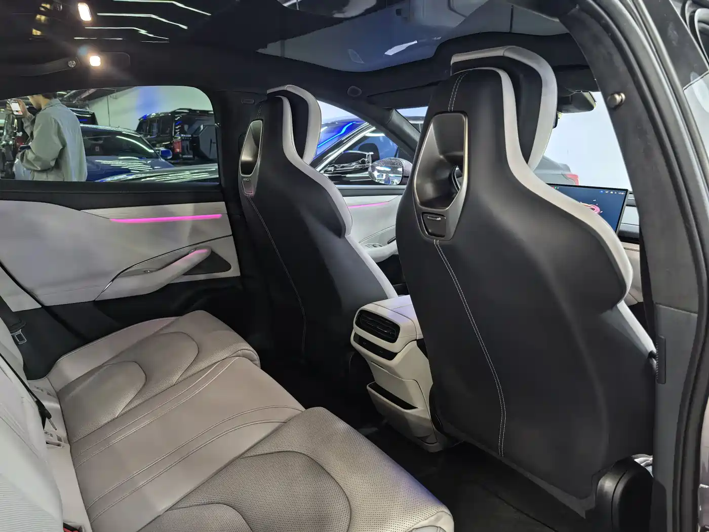 Xiaomi Auto Xiaomi SU7 2024 AWD Extended Range Advanced Smart Driving Max Edition фото 15