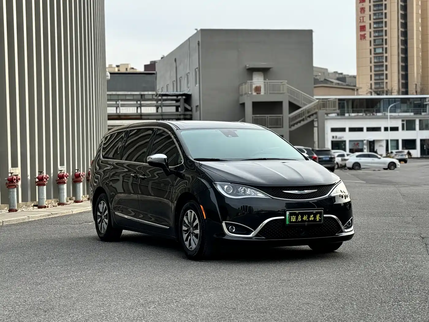 Chrysler Grand Caravan PHEV (Import) 2019 3.6L Plug-in Hybrid фото 3