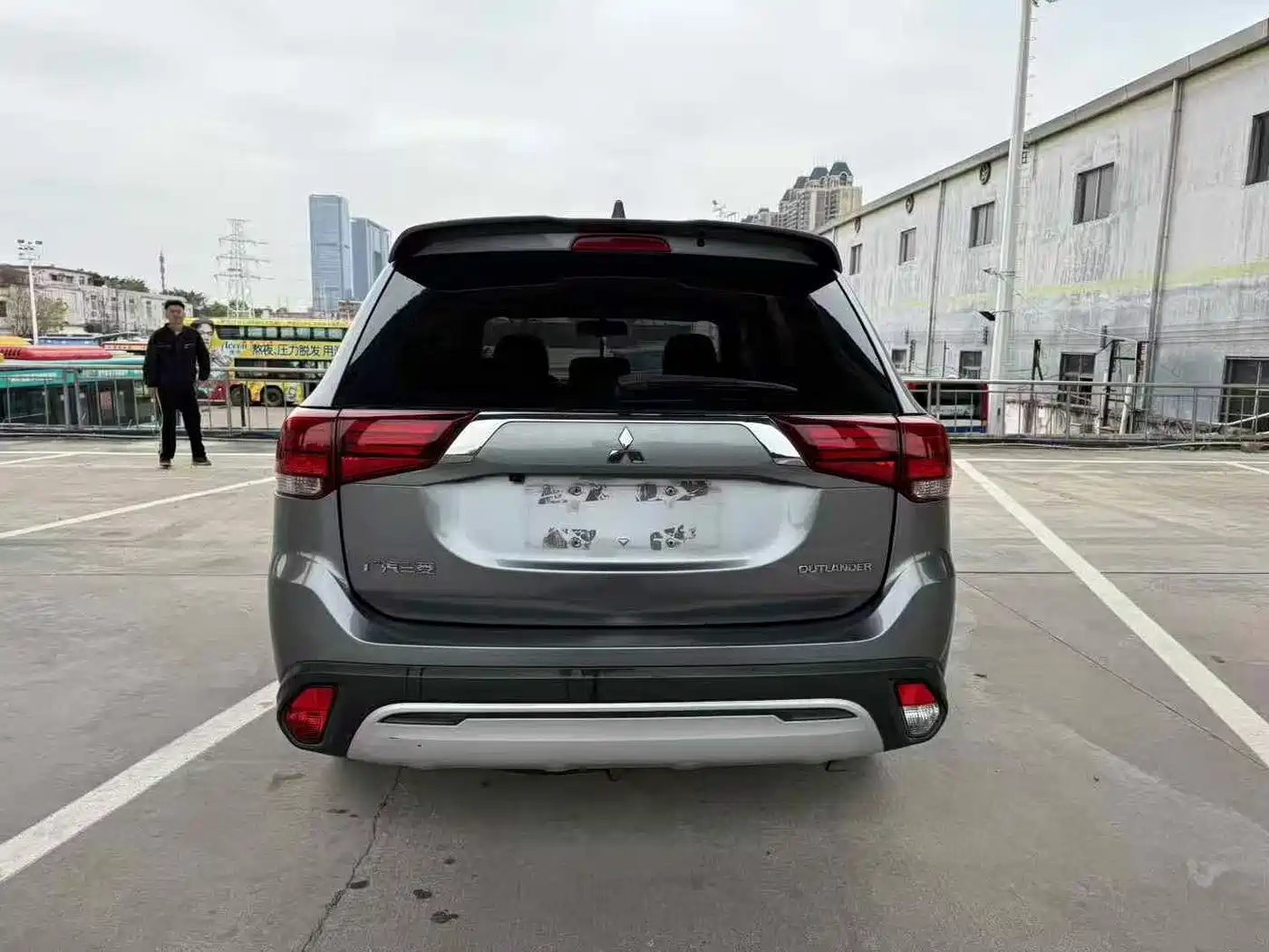 MITSUBISHI OUTLANDER