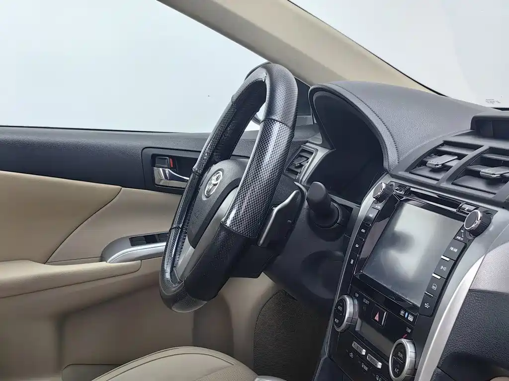 Фото 22 - Toyota Camry
