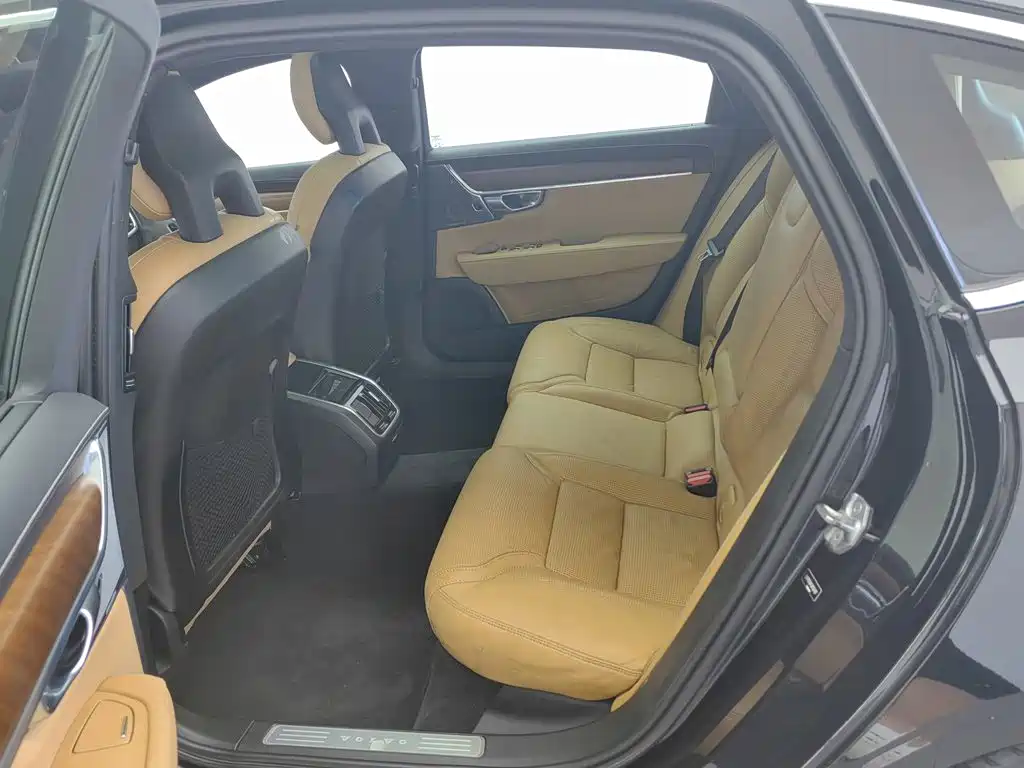 Фото 15 - Volvo S90