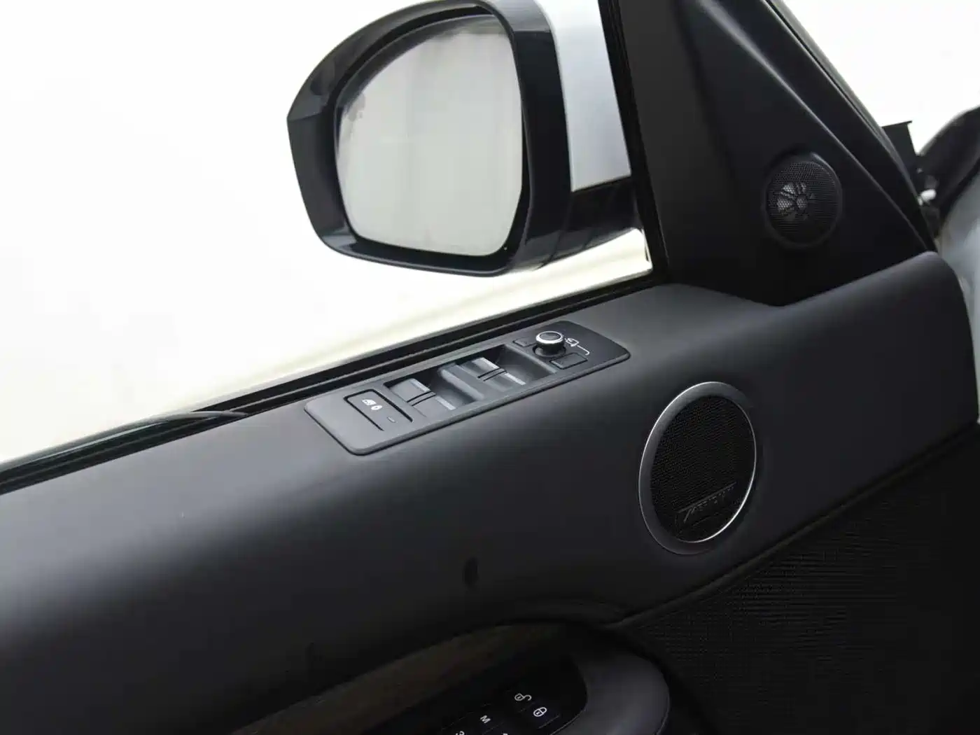 Land Rover Discovery 2019 2.0T HSE фото 8