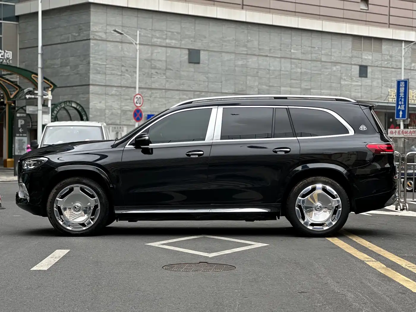 Mercedes-Benz Maybach GLS 2022 GLS 480 4MATIC фото 4