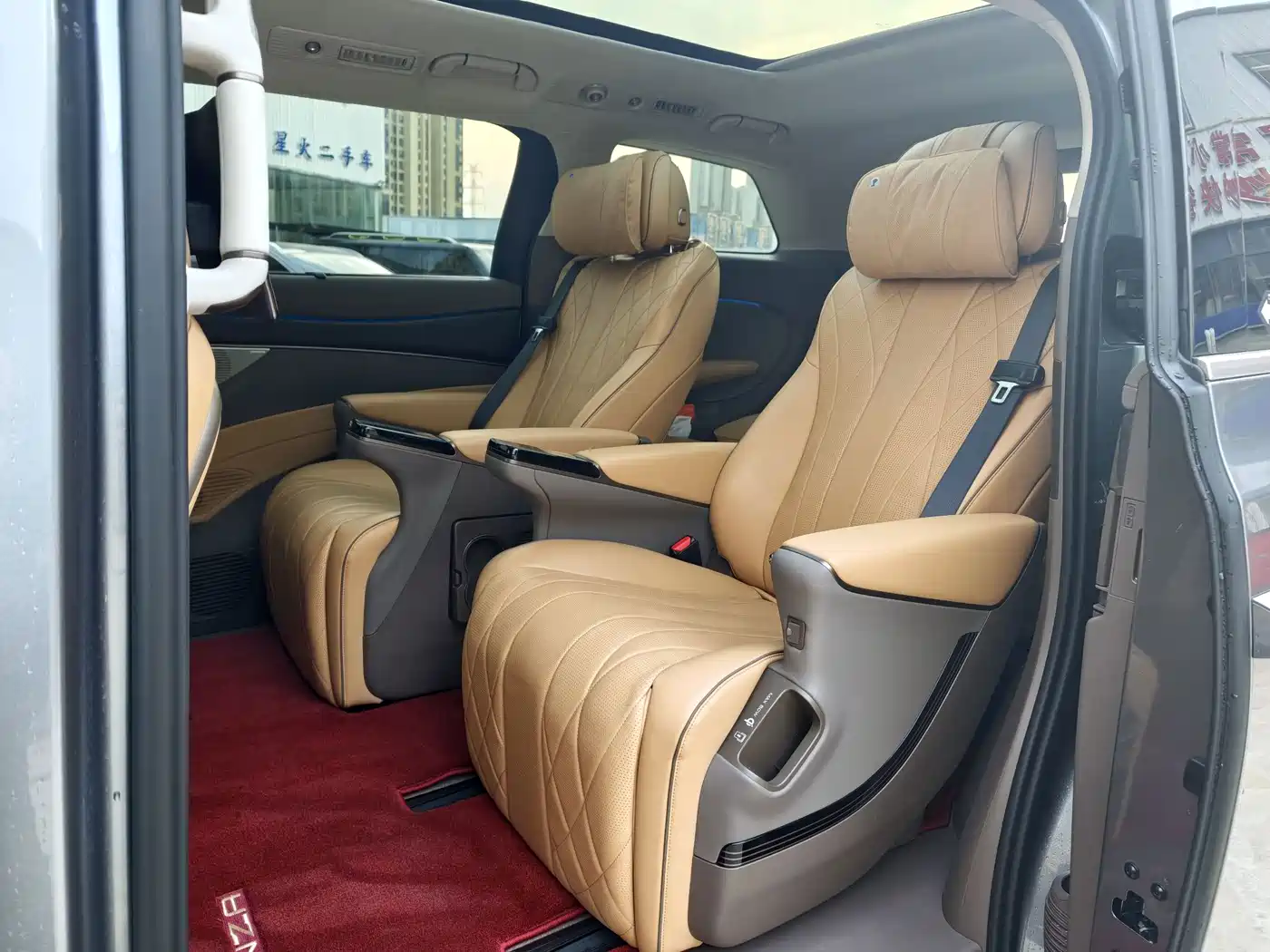 Denza D9 2023 2022 DM-i 970 AWD Flagship