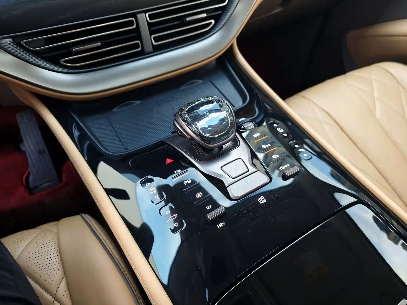 Denza D9 2023 2022 DM-i 970 AWD Flagship