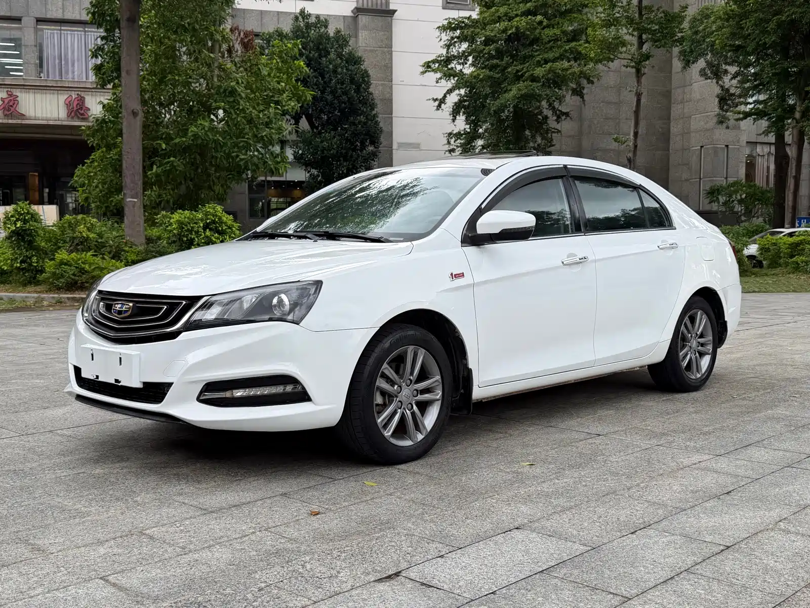 Фото 1 - Geely Emgrand