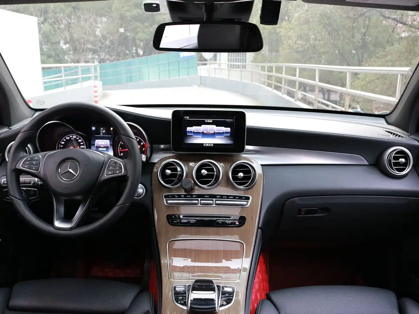 Mercedes-Benz GLC Coupe 2017 GLC 260 4MATIC Coupe SUV фото 14