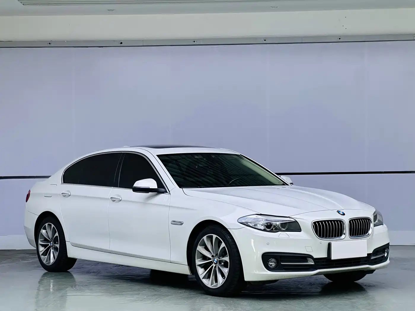 BMW 5 Series 2017 525Li Leading Edition фото 3