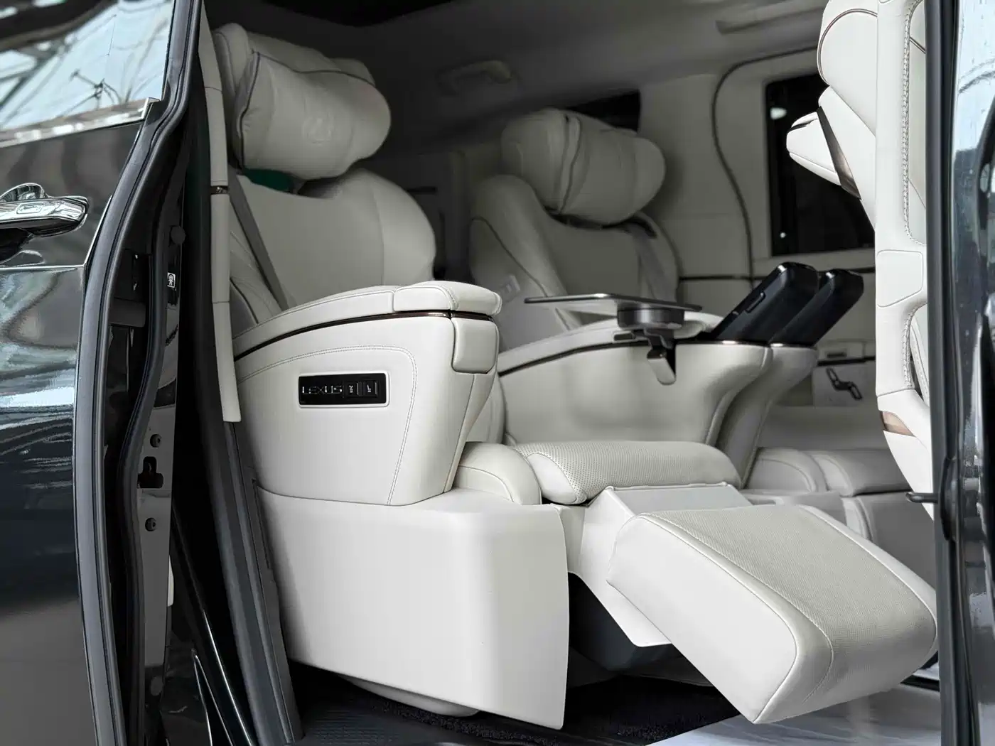 Lexus LM 2024 2023 350h 7-Seater Elegance Edition