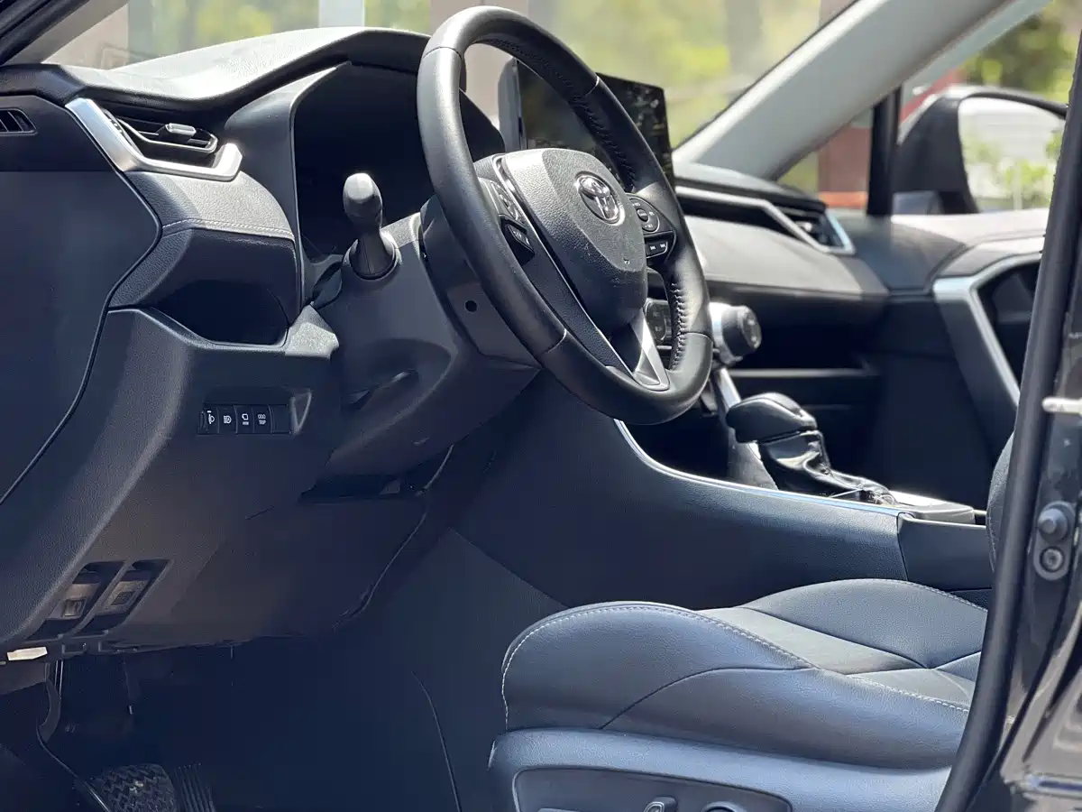 Toyota Wildlander 2023 2.0L CVT FWD Luxury PLUS фото 11