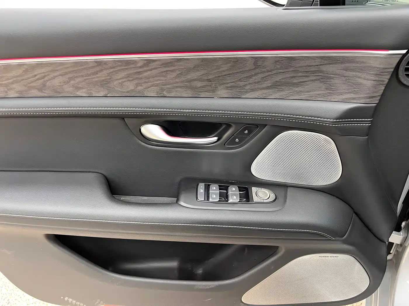 AITO Wenjie AITO M5 2022 Extended Range AWD Performance Edition фото 12