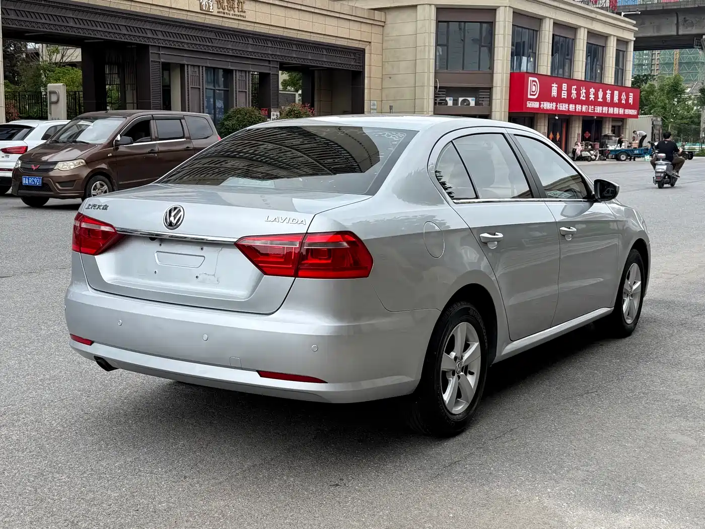 Volkswagen Lavida 2013 Facelift Classic 1.6L Automatic Trend фото 9