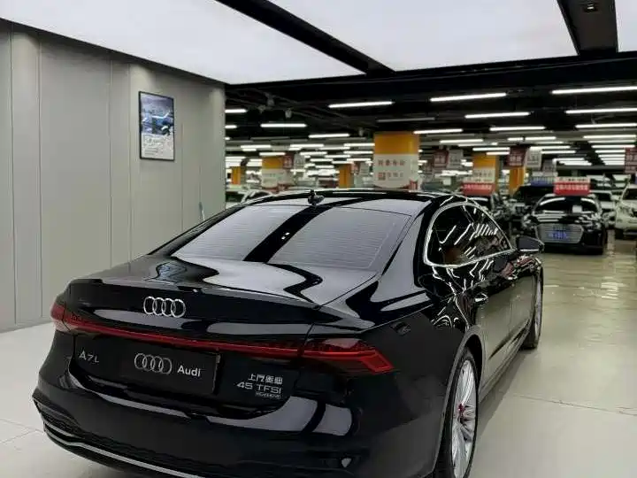 Audi A7L 2024 45 TFSI quattro Black Warrior Edition фото 8