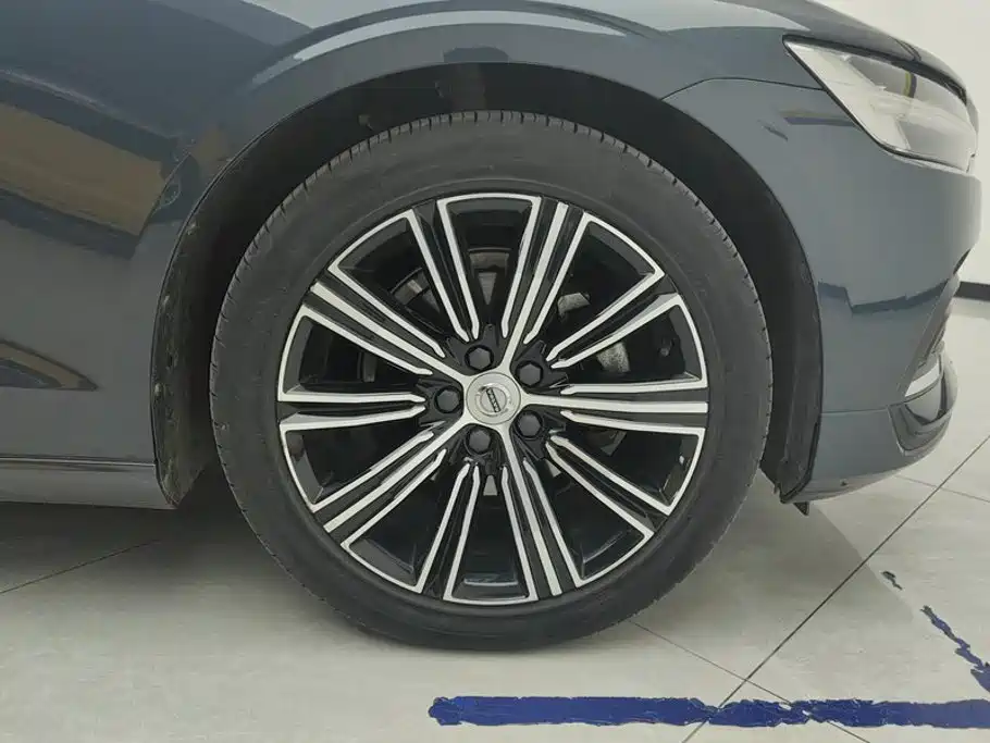 Фото 6 - Volvo S60