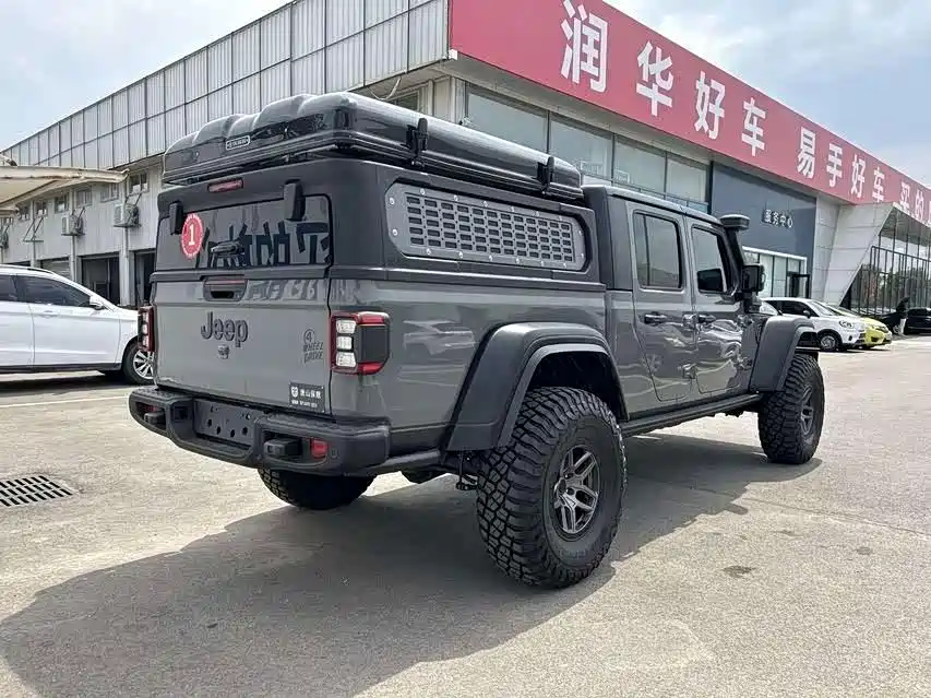 2025 Jeep Gladiator