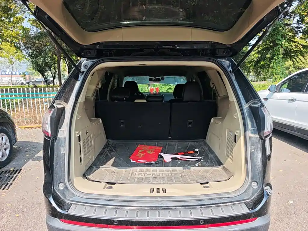 Фото 19 - Ford Edge