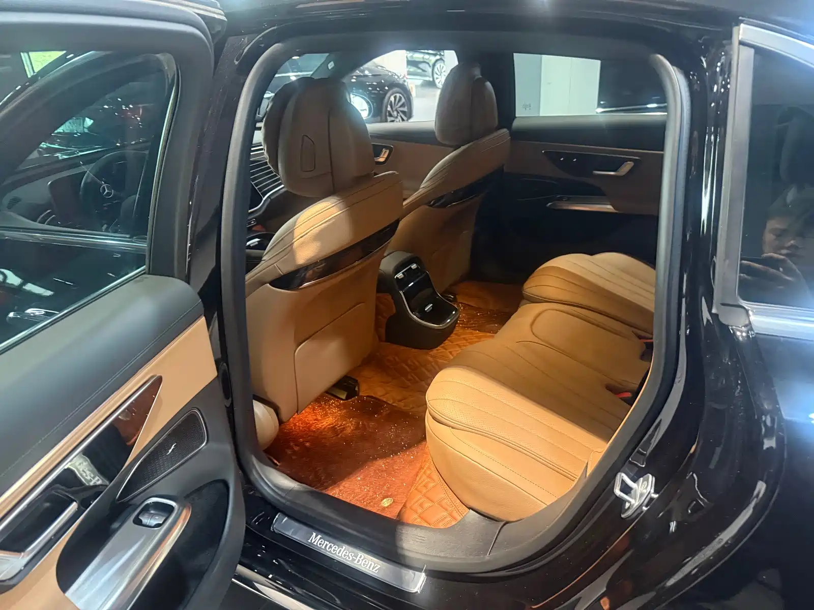 Фото 4 - Mercedes-Benz E-Class