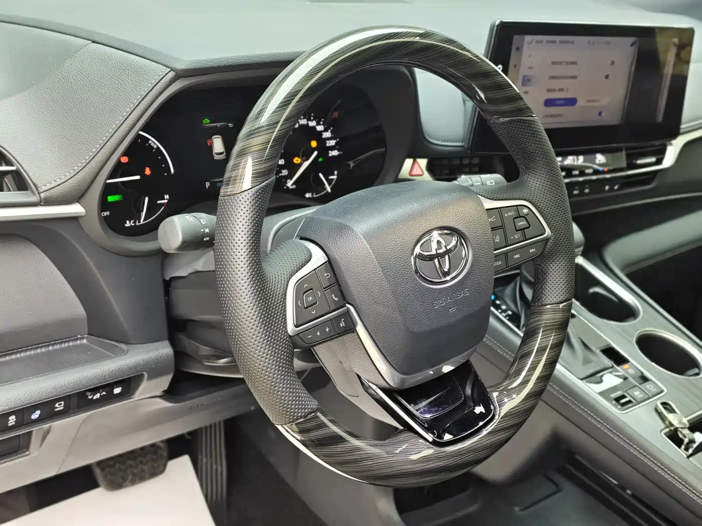 Toyota Sienna 2024 2.5L Hybrid Premium Edition фото 13