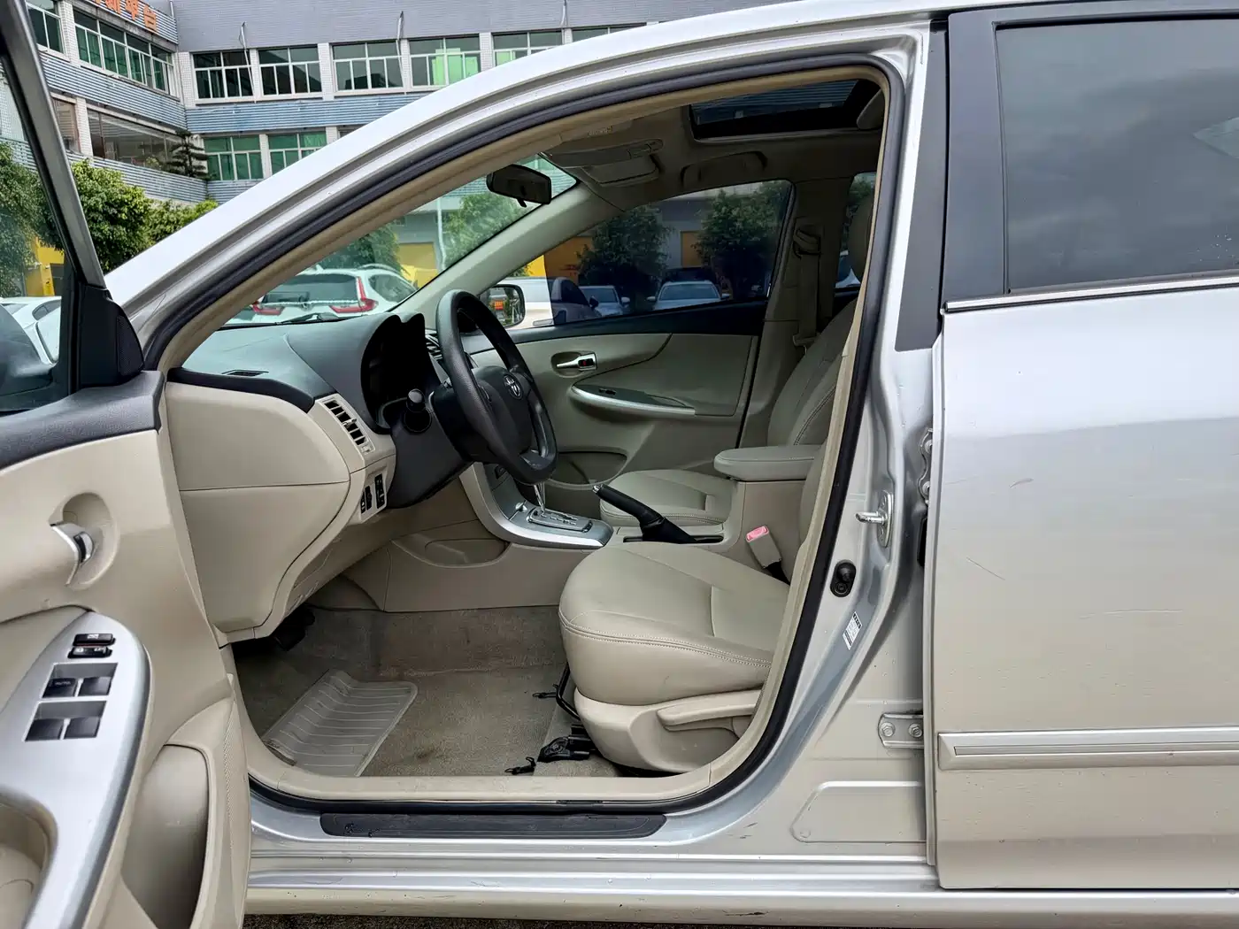 Toyota Corolla 2012 Styling Edition 1.8L CVT GL-i фото 6